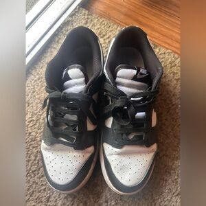 Nike Men's Black and White Athletic Sneakers